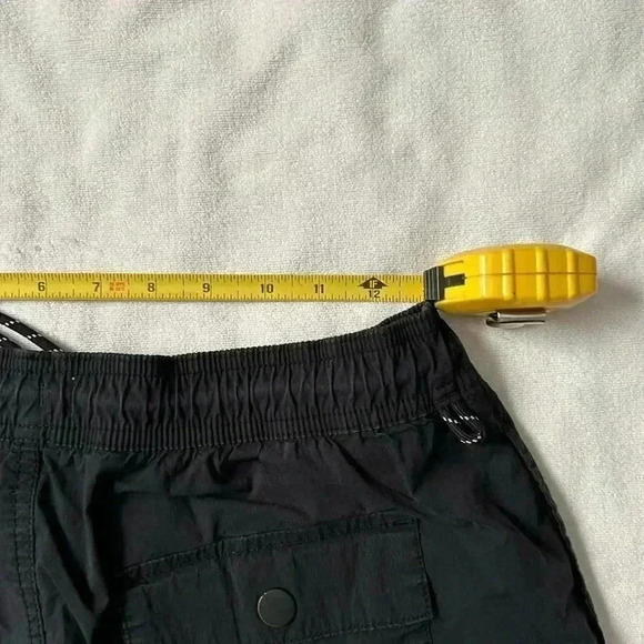 Old Navy men’s sz small 7” inseam shorts, quick dry, black - Picture 5 of 6